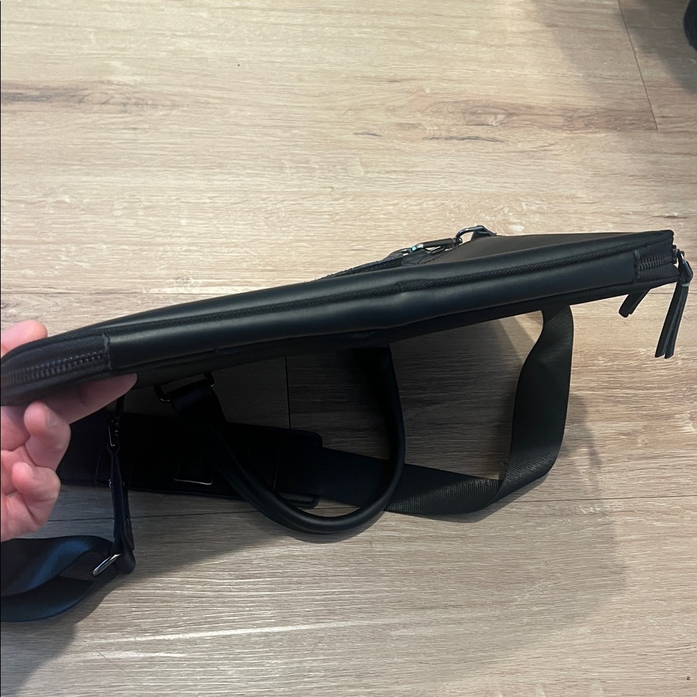 Robert Graham Black Leather Acadia Laptop Bag Sleek Professional Design - Picture 6 of 13